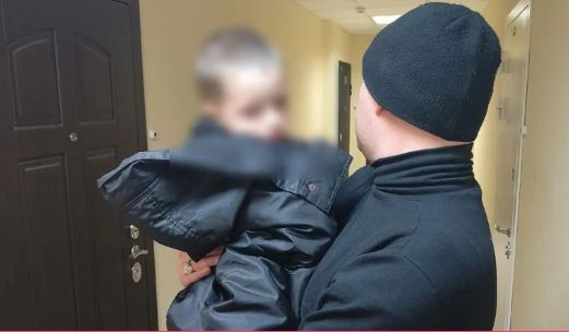 После обнаружения полураздетого ребёнка в парадной на Просвещения начата проверка